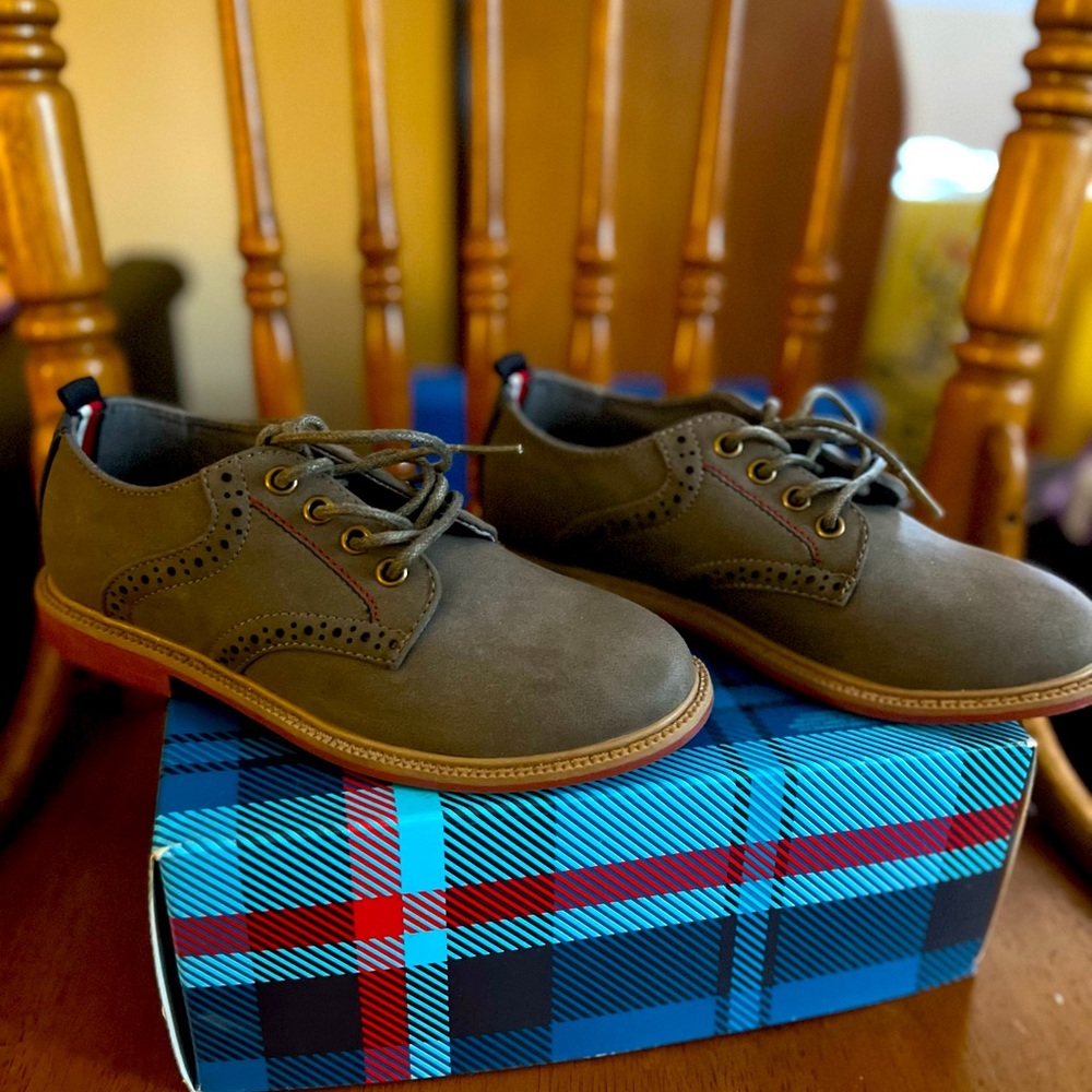 Tommy Hilfiger -Never Worn Boys Dress Shoes - Size 13